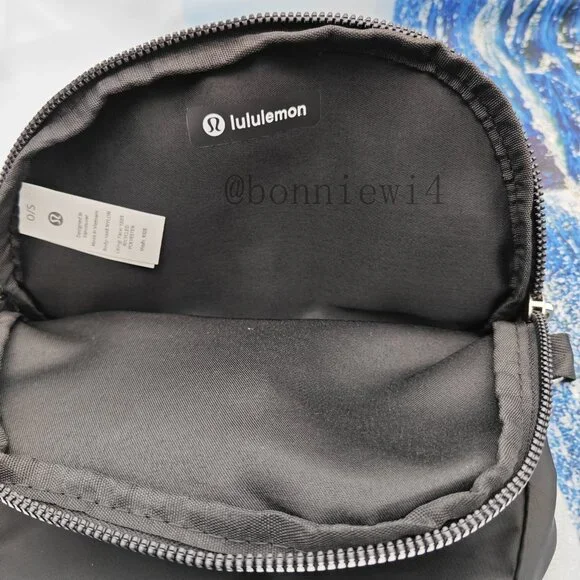 Lululemon silver All Night Festival Bag 2L black - Picture 4 of 4